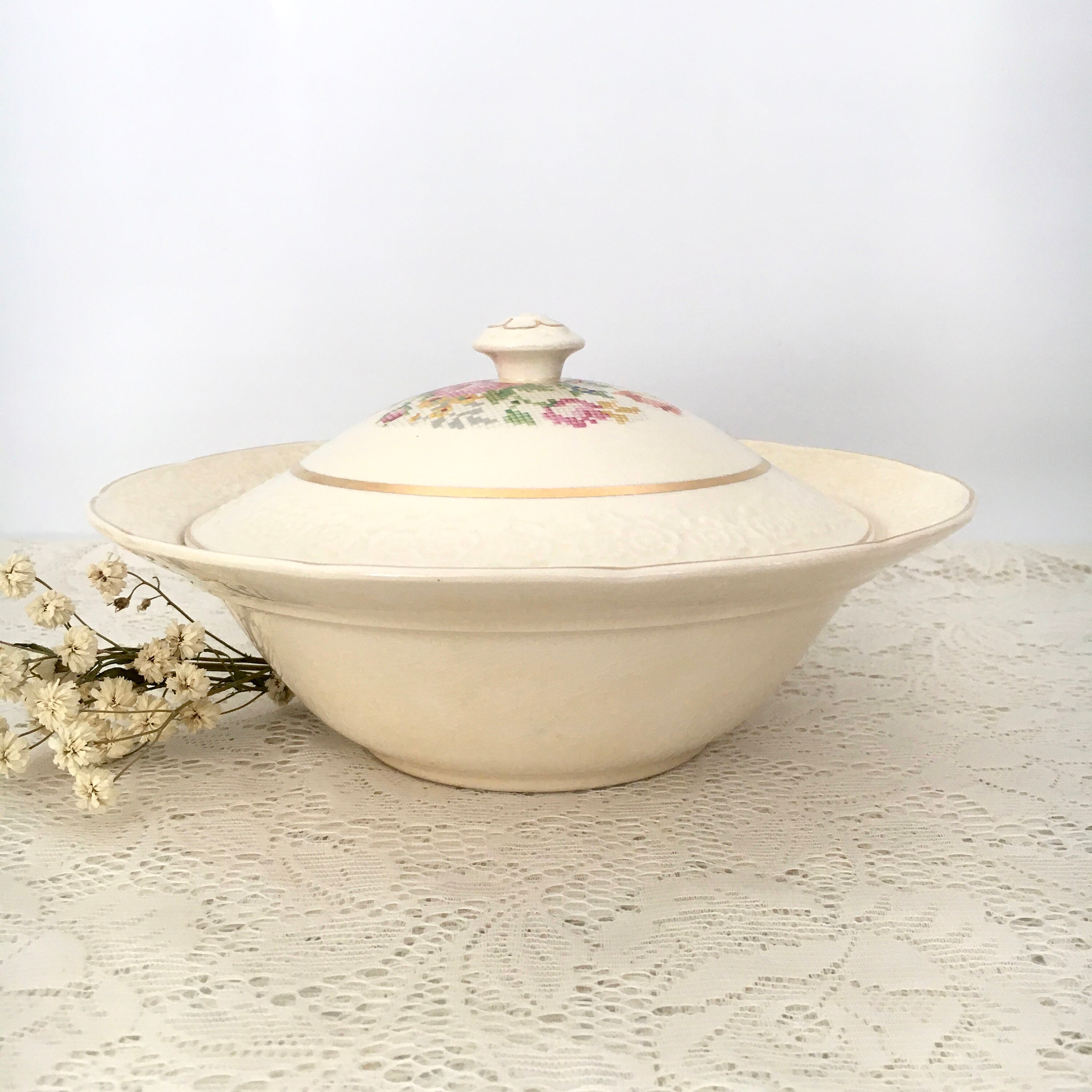 Sovereign Canada British Empire Made Lidded Casserole / Cross Etsy Canada