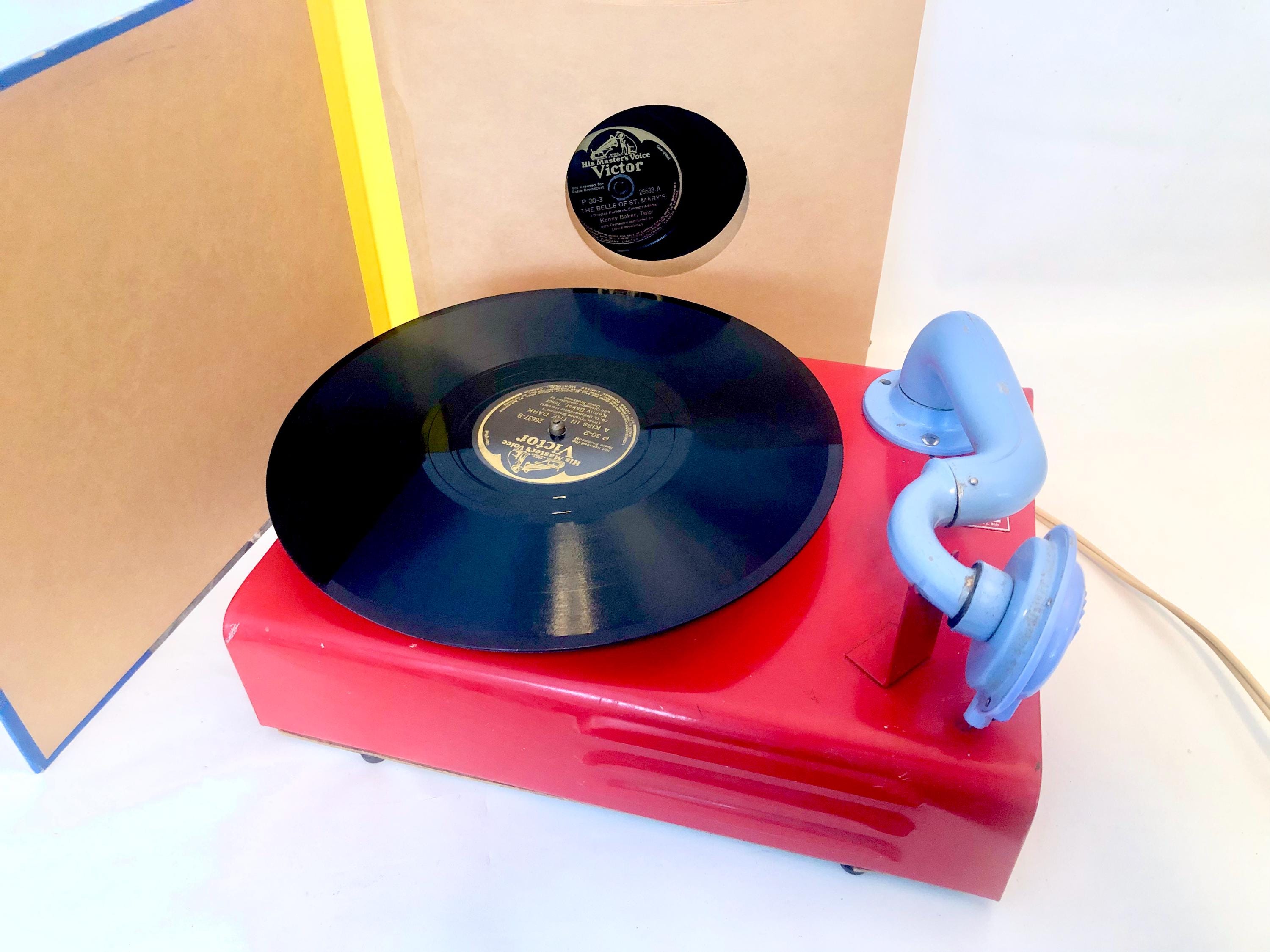 Working Vanity Fair Co. Acoustical Model #500 Phonograph / 1940