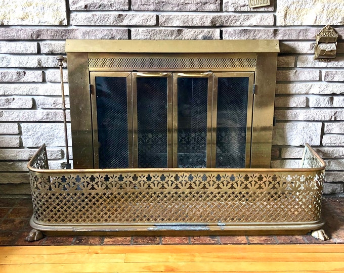 Brass Latticework Fireplace Fender With Claw Feet & Shovel / Fireplace