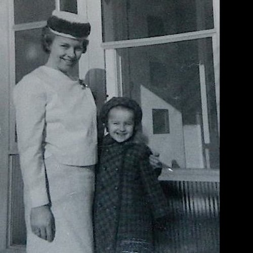 ヴィンテージ木製おもちゃ人形用ベビーベッド（デカール付き