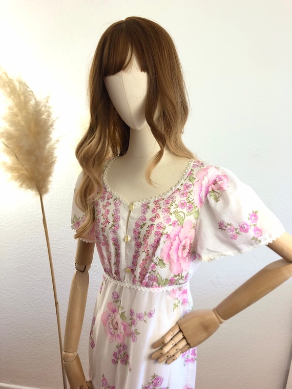 Vintage nightgown 70s flower power white/pink siz… - image 1
