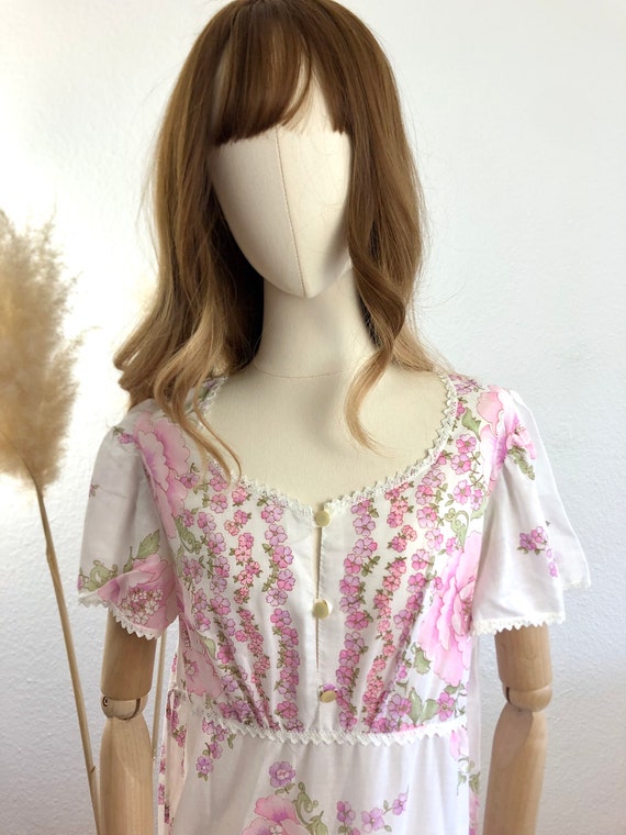 Vintage nightgown 70s flower power white/pink siz… - image 2
