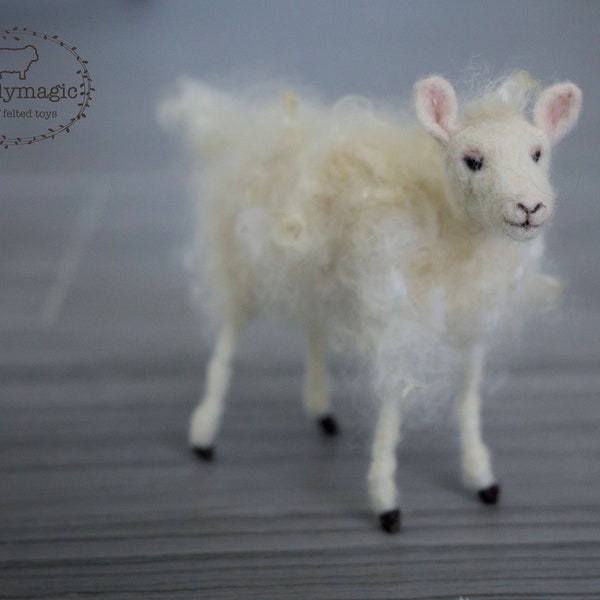 Needle felted sheep. Felted lamb. Felted animals. Felted sculpture. Ready to ship