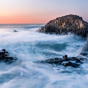 Giant&#39;s Causeway - Summer Waves