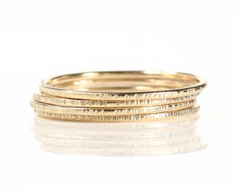 9 Karat Goldrinde Strukturring, dünner gehämmerter Ehering