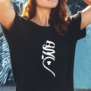 Persian Calligraphy Hich Shirt,  Hich T-shirt, Farsi T-shirt, Farsi Tee, Hich Calligraphy T-shirt, تی شرت هیچ, هیچ تی شرت,  Made in Canada