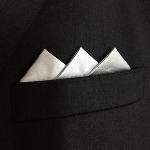 Pre-folded Pocket Square in Three Points of Silver Grey Silk