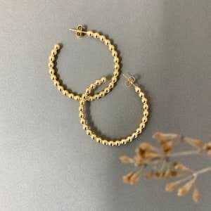 35mm Gold Creolen Ohrringe, Kugel Creolen Ohrringe, Perlen Creolen, Boho Creolen, Gold Kugel Creolen, Gold Creolen, Creolen