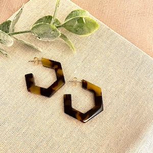Small Tortoise Hoop Earrings, Hexagon Tortoise Hoop Earrings, Tortoise Shell Hoop Earrings, Minimalist Hoops, Geometric Tortoise Earrings