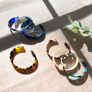 Tortoise Shell Cuff Bracelet, Minimalist Tortoise Bracelet, Tortoiseshell Cuff, Thin Tortoise Bracelet, Tortoise Shell Cuff