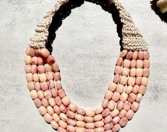 Colar com Estampa Costeira, Colar Babador Artesanal com Múltiplas Mechas de Contas, Joia de Crochê em Fibra para Resort, Colar Estilo Praia Chic