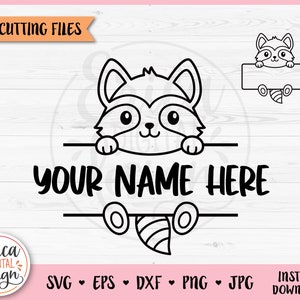 Waschbär Split Monogramm SVG geschnitten Datei Cricut Silhouette Namen Rahmen Schüler Namen Tag Schule Klassenzimmer Label Wald Baby Tier Eisen auf Vinyl