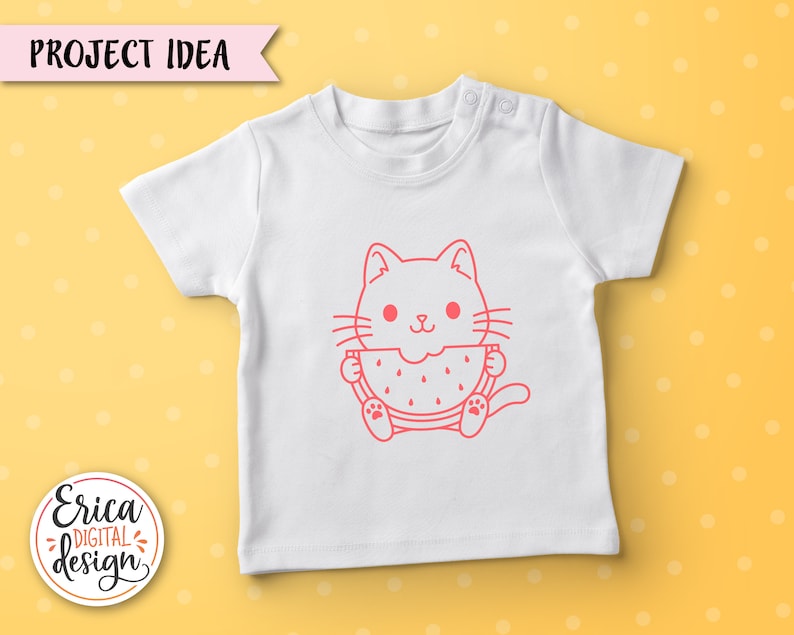 Puede incluir: Un body blanco para beb&eacute; con un contorno rosa de un gato comiendo una sand&iacute;a. El texto "Project Idea" est&aacute; en una pancarta rosa en la parte superior de la imagen.