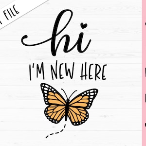 Hallo ich bin neu hier SVG Neugeborenen geschnitten Datei Baby Mädchen Body Baby Dusche Schwangerschaft Geschenk Baby Shirt süße Schmetterling Kindergarten Silhouette Cricut Vinyl