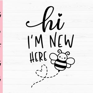 Hallo ich bin neu hier SVG Neugeborenen geschnitten Datei Baby Mädchen Body Babyshower Schwangerschaft Geschenk Baby Shirt süße Hummel Kinderzimmer Silhouette Cricut Vinyl