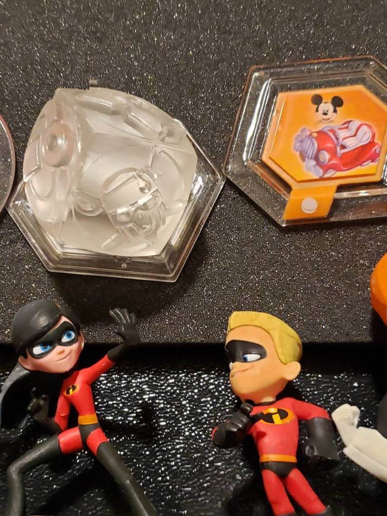 1 playset Violet and 2 power discs Disney Infinity Incredibles lot of 5 characters Dash Free shipping Helen Bob /& Syndrome.