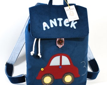 Ein Kindergarten - Rucksack für ein Kind, für einen kleinen Jungen mit einer Auto und der Name eines Kindes, ein personalisierter Rucksack