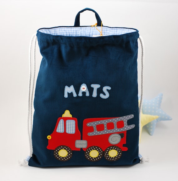Un bolso personalizado con nombre para un niño de preescolar con un camión  de una mochila de niño con un camión de bomberos, una bolsa de