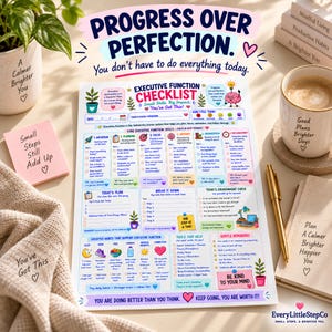 K&ouml;nnte beinhalten: Ein wei&szlig;es Blatt Papier mit einer Checkliste f&uuml;r exekutive Funktionen, bunten &Uuml;berschriften, Symbolen und Texten wie 'Progress Over Perfection' und 'Small Steps Still Add Up'. Das Dokument enth&auml;lt Abschnitte f&uuml;r die Tagesplanung und Gewohnheiten.