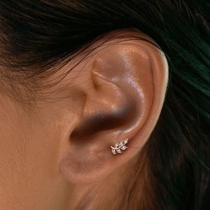 1pc 16ga 316L Surgical Steel bar CZ Leaf Top internally threaded flat back labret, Tragus, Cartilage, Piercing, Stud Earrings, 6mm, 8mm