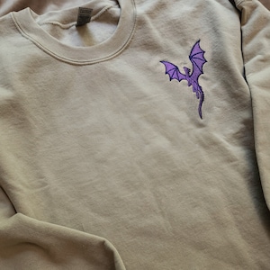 Larga vida al dragón / Sudadera bordada / Merchandising, sutil, minimalista