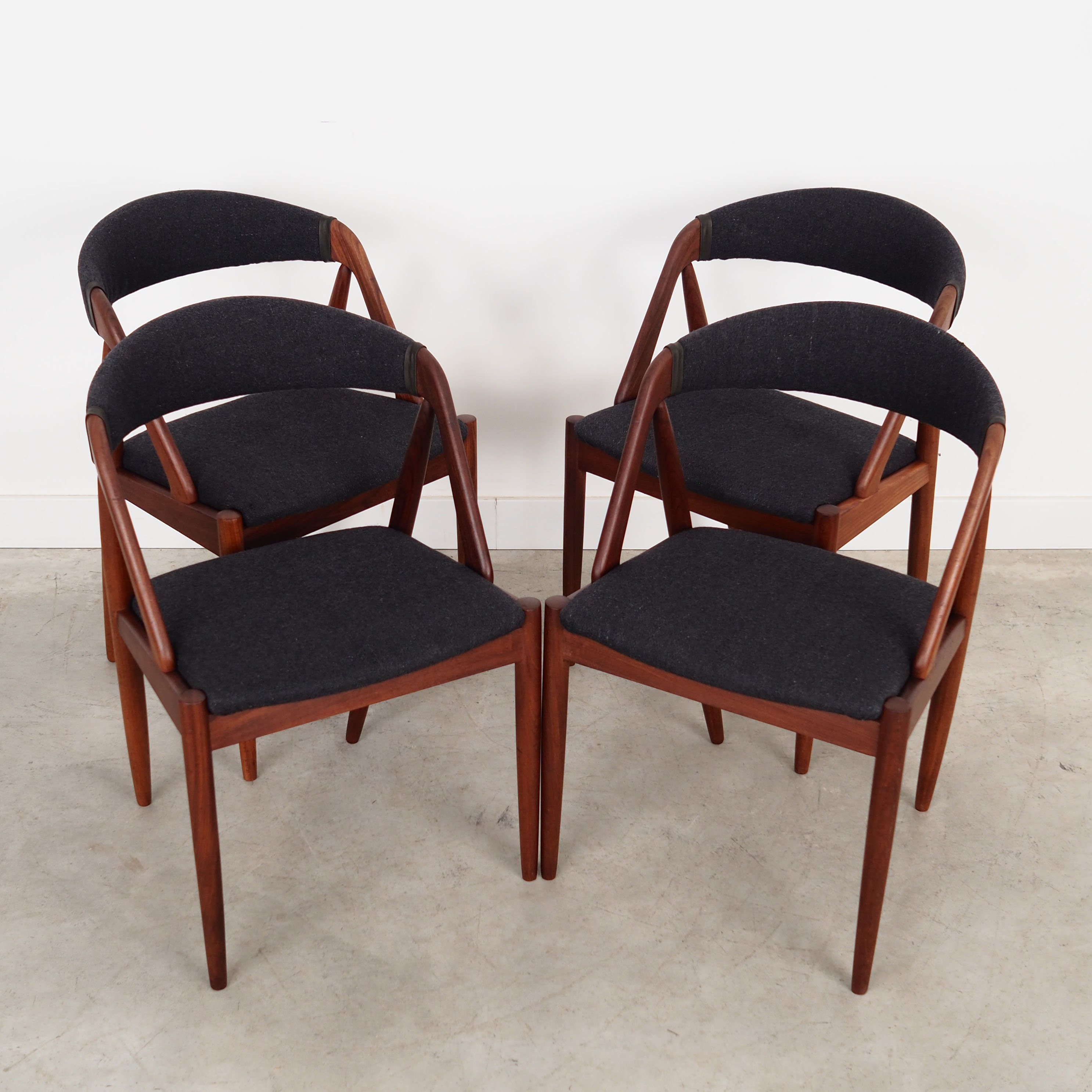 Suite De Quatre Chaises En Teck, Design Danois, Années 1970, Designer Kai Kristiansen