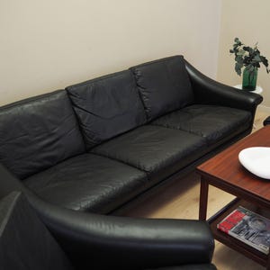 Schwarzes Ledersofa, Dänisches Design, 60er Jahre, Hersteller: Eran Møbler, Designer Aage Christiansen