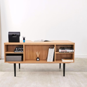 Desk in a minimalist Scandinavian style made of veneered oak wood D-B01