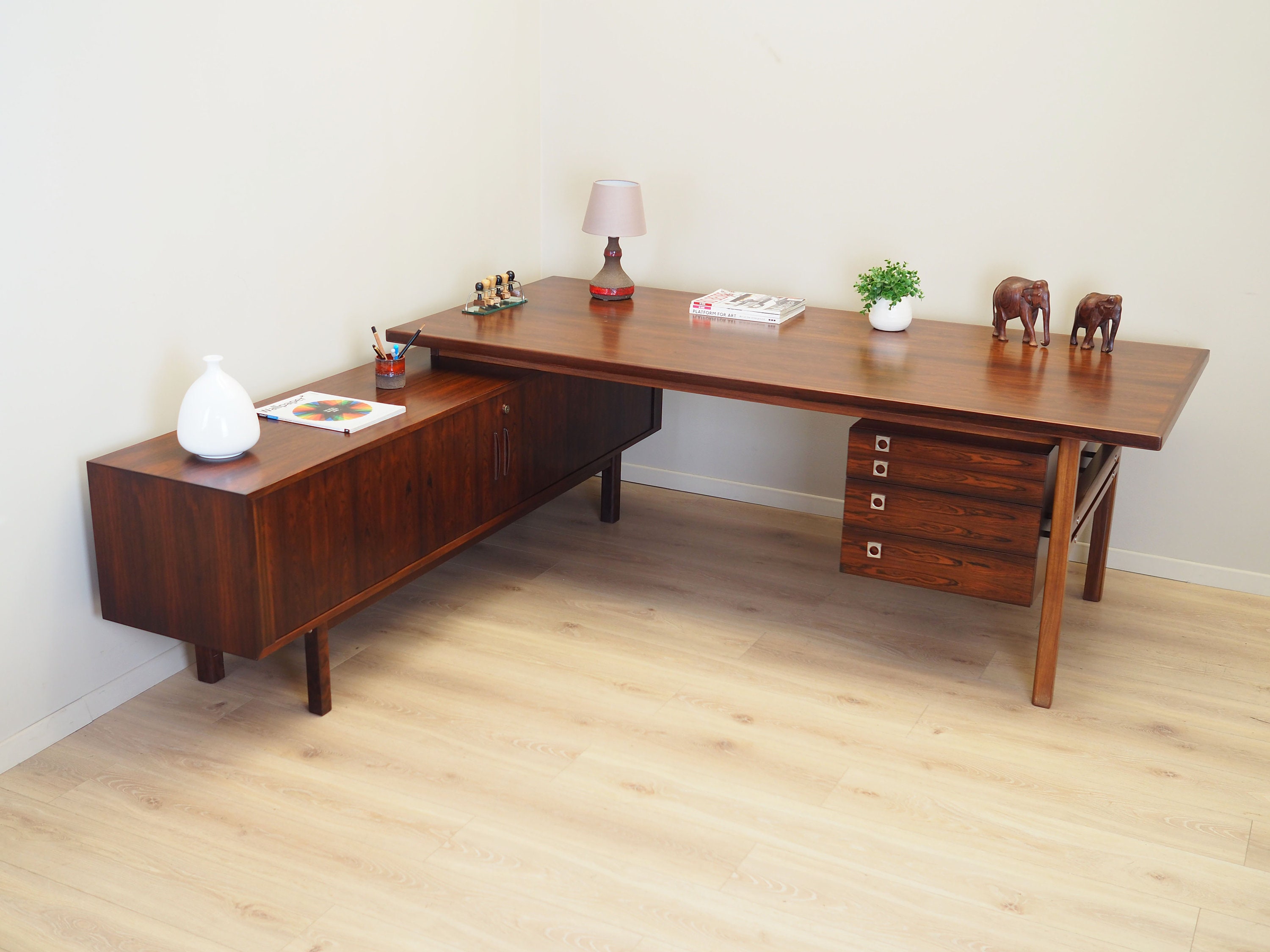 Rosewood Desk, Danish Design, 1960s, Designer: Arne Vodder Rosewood Desk, Danish Design, 1960s, Designer: Arne Vodder
