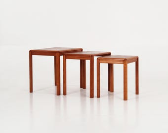 Set van drie teakhouten tafels, Deens design, jaren 70, productie: Denemarken