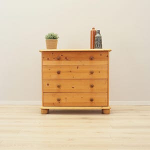 Cómoda de pino, diseño danés, años 2000, producción: Dinamarca