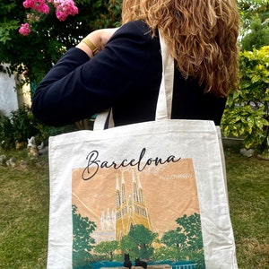 Pictured Barcelona city tote bag with cats