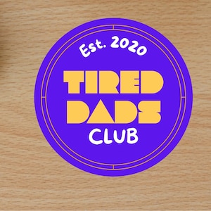 Sticker mat du club des papas fatigués en cadeau personnalisé | Cadeau amusant pour la fête des pères, décalcomanie résistante à l'eau de 2,5 pouces, autocollant nouveau papa | Sticker papa pour ordinateur portable