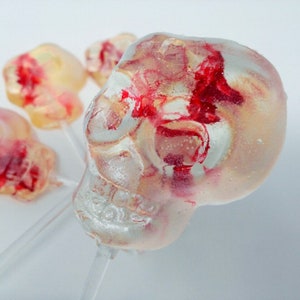 Bloody Skull Halloween Lollipops 6-piece set by I Want Candy!