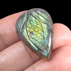 Amazing Quality Labradorite Carving Flashy Gemstone. Natural Gemstone For Jewelry Making Gemstone. 32X21X7 mm . 36 Crt.