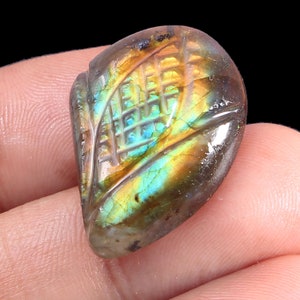 Amazing Quality Labradorite Carving Flashy Gemstone. Natural Gemstone For Jewelry Making Gemstone. 26x20x8  mm . 33 Crt.