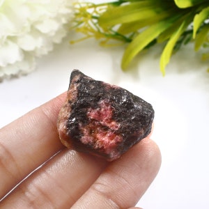 Natural Raw Deep Pink Rhodonite Rough Stones , High Grade Healing Crystals , Gemstone Chunks , Large Raw Rhodonite Specimen,Size 30X23X22 MM