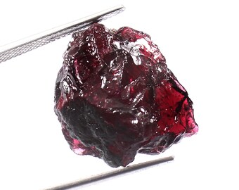 34 Cts Garnet Rhodolite Raw AAA + Qualität Natürliche lila Farbe Granat Rhodolite Rough Hige Qualität Rohedelsteine Größe 21x18x10 MM