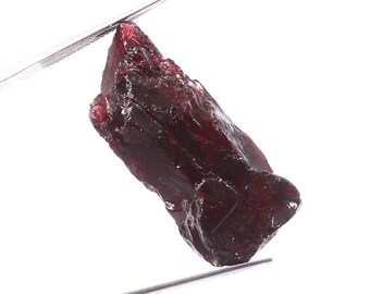 86 Cts Granat Rhodolite Raw AAA + Qualität Natürliche lila Farbe Granat Rhodolite Rough Hige Qualität Roh Edelsteine Größe 38x16x13 MM