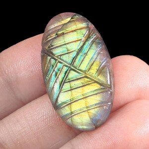 Amazing Quality Labradorite Carving Flashy Gemstone. Natural Gemstone For Jewelry Making Gemstone. 35x19x6mm . 35.85 Crt.