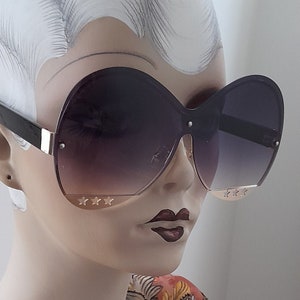 Black violet dark star aviator sunglasses gold rims with gold plate star trim amber tinted lenses chic oversized driving pool cruise wear