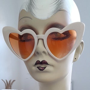 Cream frame Amber topaz tint lense retro heart 80s style sunglasses kitsch vintage festival glastonbury pop hip hop Beach shades loveheart