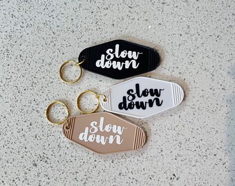 Slow Down Motel-sleutelhanger: sleutelhanger in retrostijl