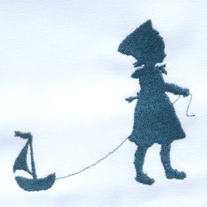 3 borduurpatronen: Silhouet van een zeemeisje met een zeilboot. Direct te downloaden digitaal borduurpatroon voor machineborduurwerk.