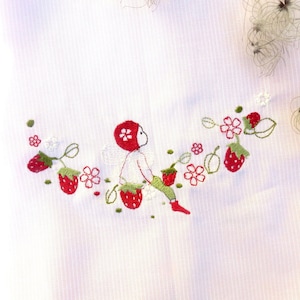 2 pliki do haftu truskawka elf krasnal ogród owoc wiosna kuchnia chłopiec dziecko wróżka kwiat liść jagoda maj owoc bajka natychmiastowe pobieranie cyfrowe