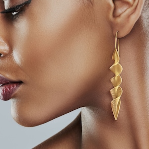 Twisted 18k Gold Drop Earrings: Italian Fine Jewelry