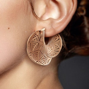 Solid Gold hoop earrings for women, Italian solid gold jewelry made in Italy. 18k or 14k Large hoop earrings, statement gold hoops