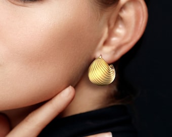 Hoop Earrings in 18k / 14k Real Gold Made in Italy. Classic Hoop Earrings in 18k / 14k Real Gold Made in Italy. Classic