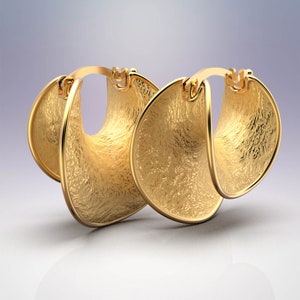 Hoop earrings in 14k or 18k genuine gold, hoop earrings made in Italy by Oltremare Gioielli. Italian fine jewelry, organic gold jewelry