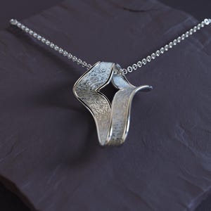 Side angle of twisted solid gold cross highlighting texture contrast

Minimalist faith necklace with optional 45 cm solid gold Rolo chain